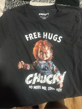 Black 'Free Hugs' Graphic Tee